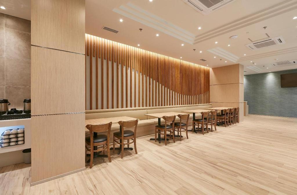Wishton Hotel Yangon Exterior photo